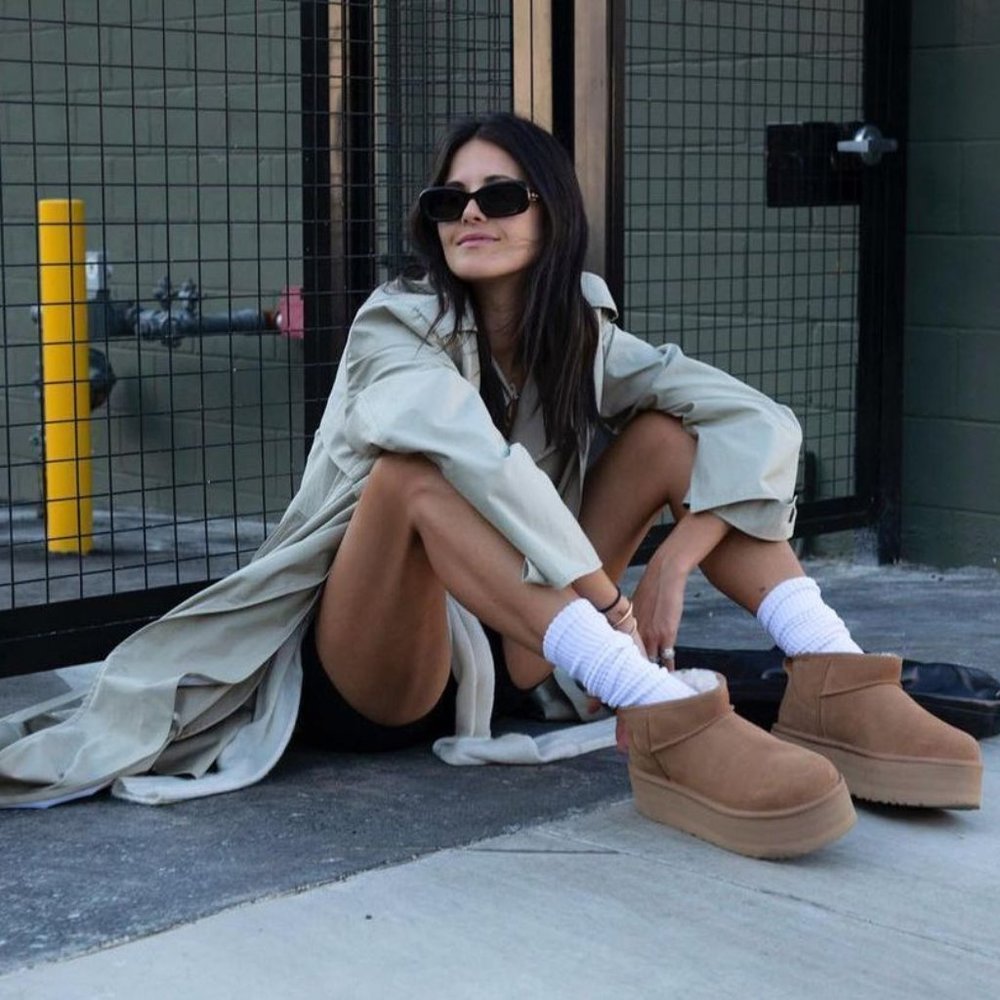 UGG Women's Classic Ultra Mini Platform - Picture 16 of 16